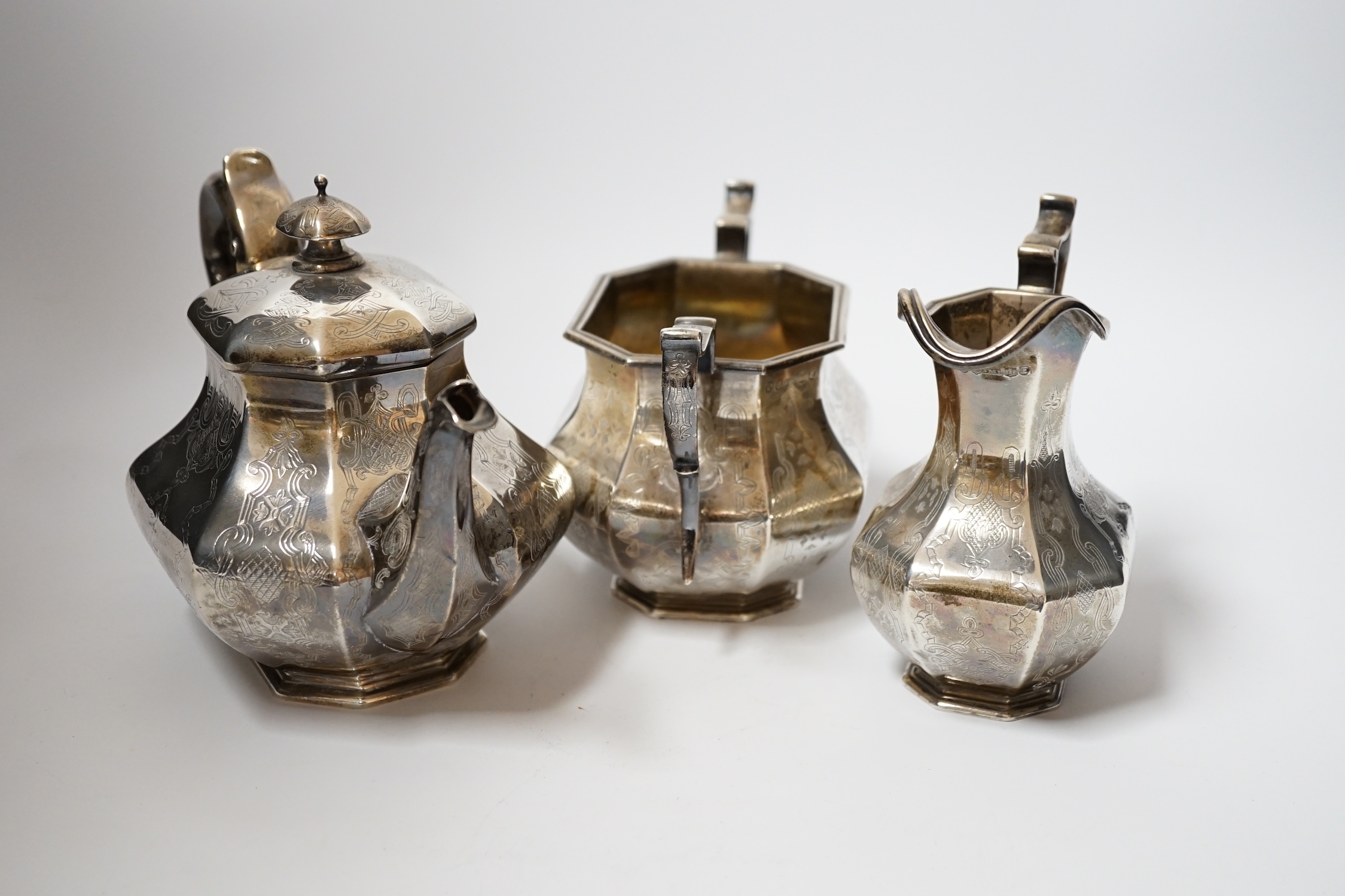A matched Victorian three piece silver octagonal tea set, teapot, Reily & Storer, London, 1840, cream jug and sugar bowl, James McKay, Edinburgh, 1861, gross weight 28.9oz. CITES Submission reference A8T6W2KQ